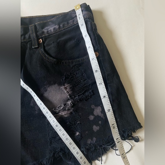 Levi’s - Vintage cut off black distressed acid wash denim shorts - Picture 13 of 13